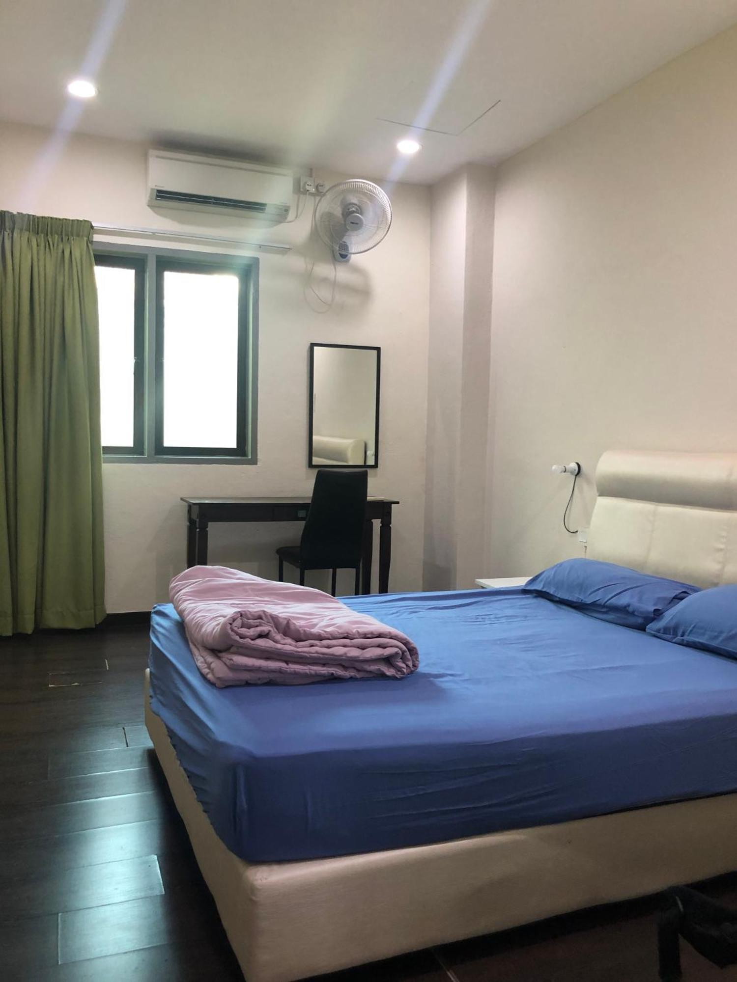 Apple Backpackers Hotel George Town Room photo